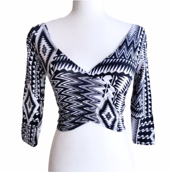 Tops - NEW CropTop Black&White QuarterSleeve CrossFront